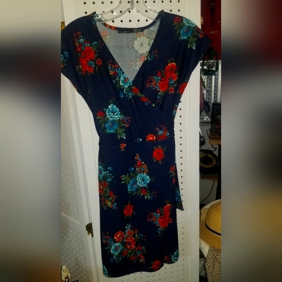 Rebel Sugar Short sleeved dress - Picture 1 of 3